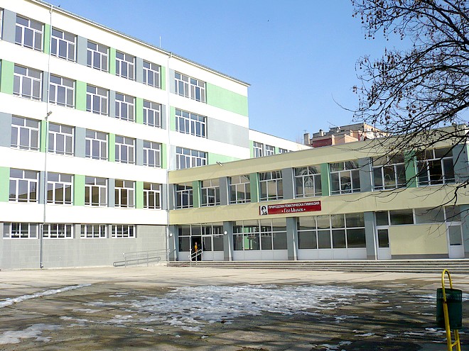 От 1 до 6 г. затвор грозят извършителя, поставил камера в тоалетната на гимназия в Стара Загора