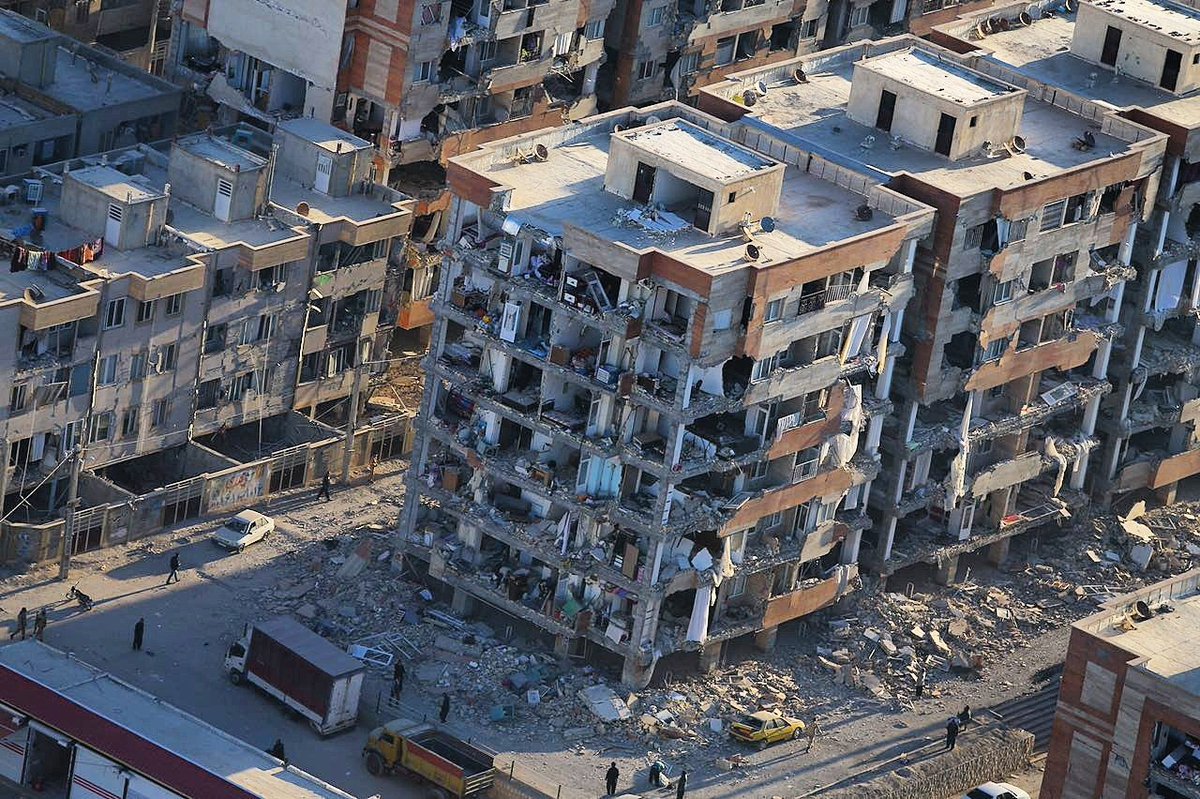 Броят на жертвите от земетресението в Иран нарасна на 530 души