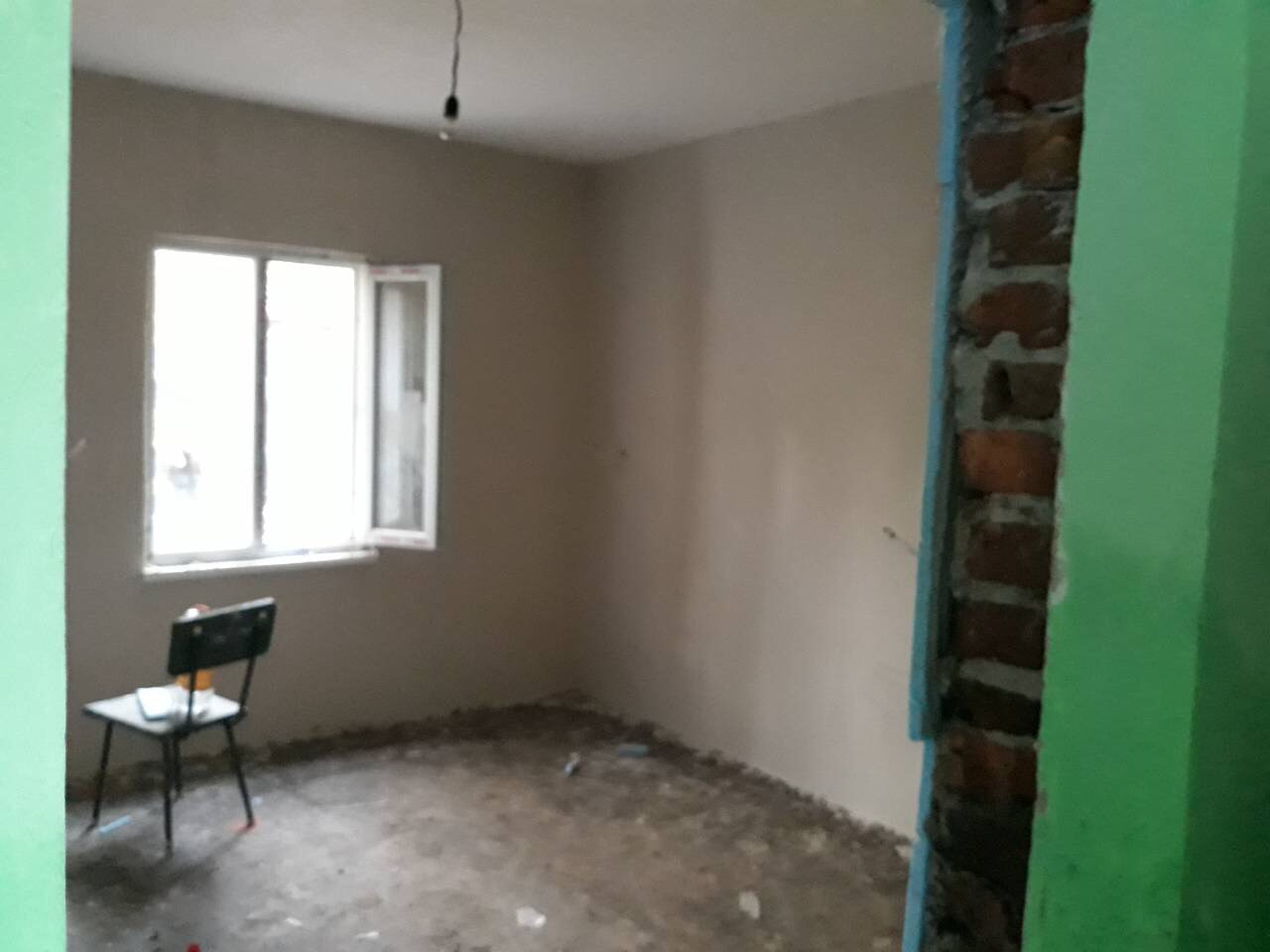 Слагат нови дограми на наводнените къщи в Бургаско