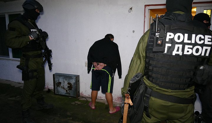 Осем задържани при операция срещу група за трафик на мигранти от Турция до Австрия (СНИМКИ, ВИДЕО)