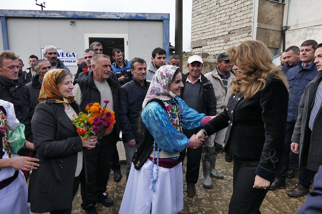 Илияна Йотова посрещната топло в села на българското малцинство в Албания