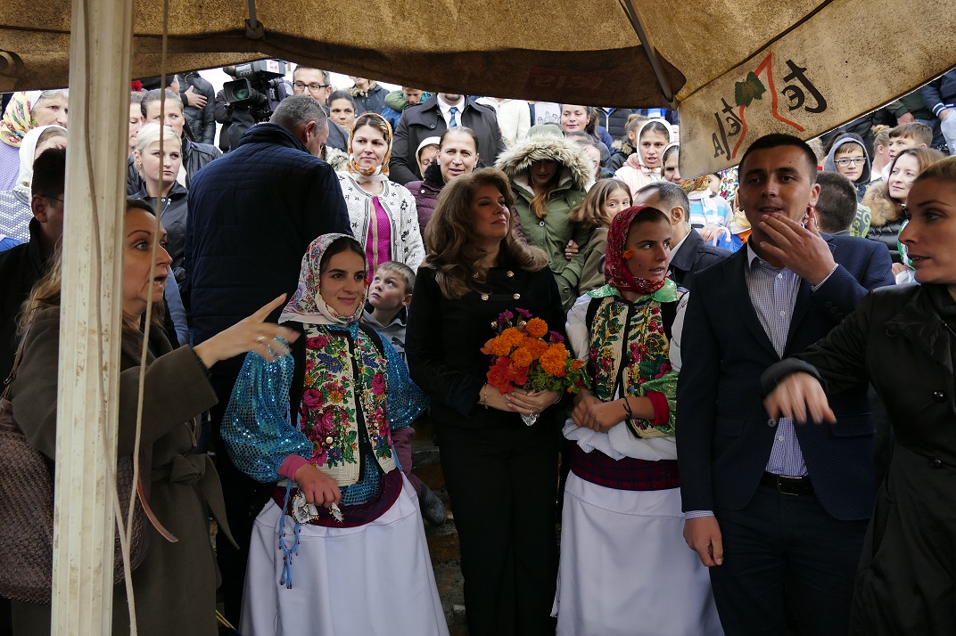Визитата на Илияна Йотова в Албания ще приключи с посещение на неделно българско училище в Тирана