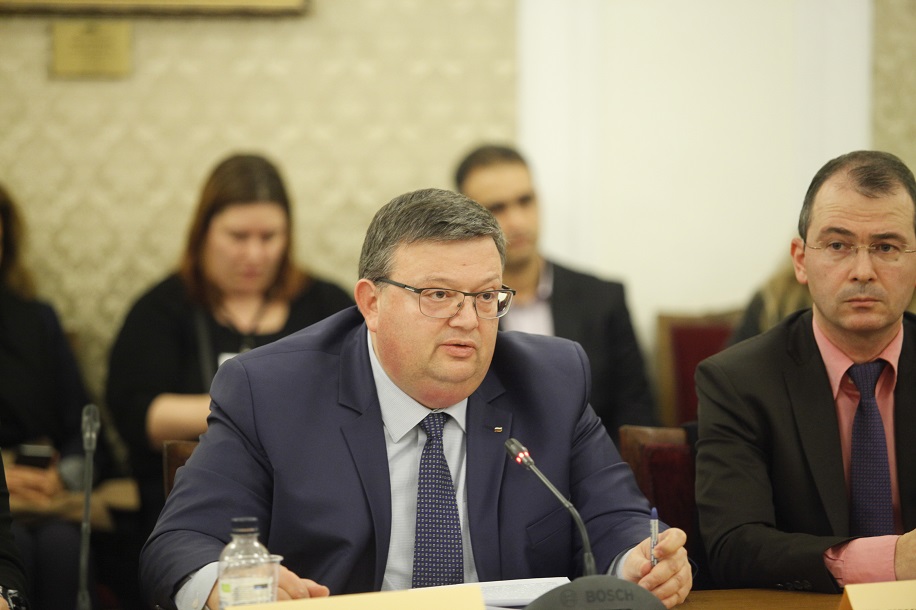 Главният прокурор Сотир Цацаров: Контрабандни лекарства застрашават живота на пациентите