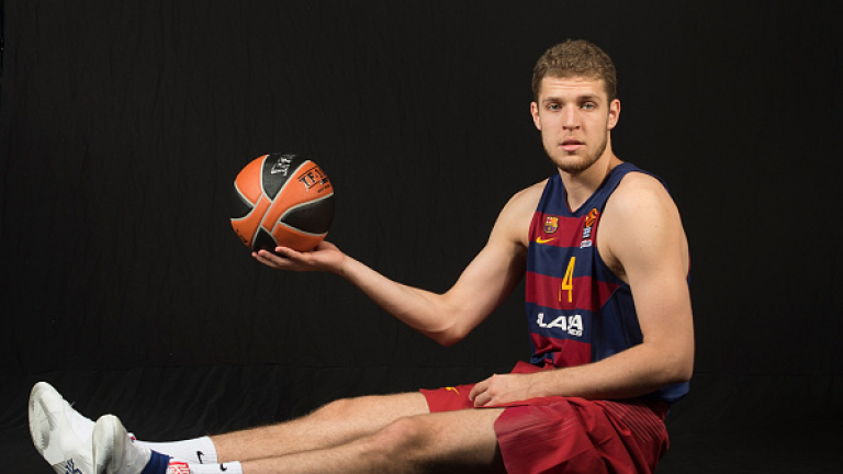 Съотборник учуден, че Везенков не играе