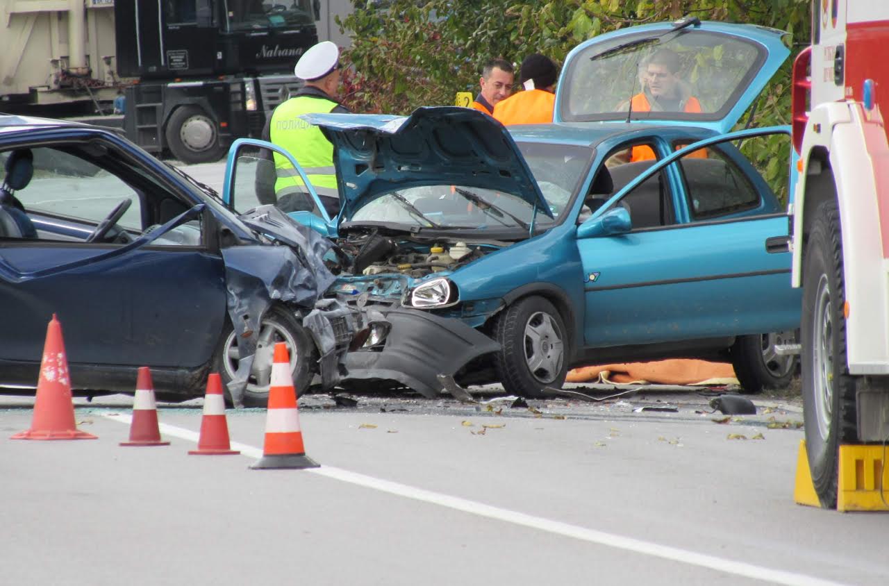 Жена и 2 малки деца пострадаха при катастрофа в Пловдив