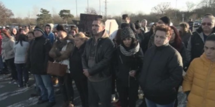 Протест блокира пътя Бургас-Созопол, където кола блъсна и уби 16-годишно дете
