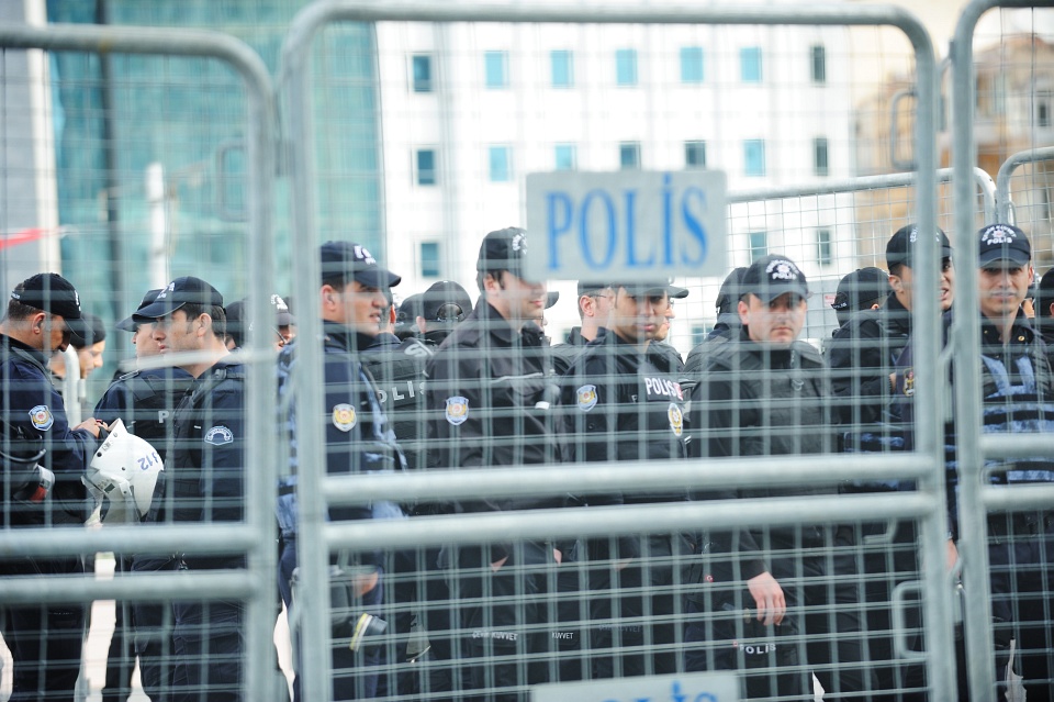 Трима българи арестувани в Одрин, помагали на гюленисти да избягат от Турция
