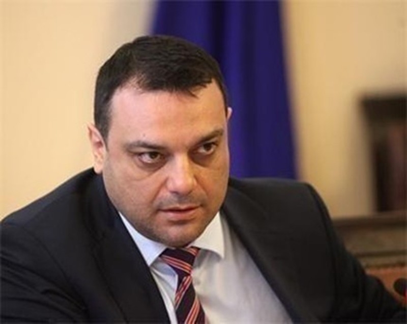 Министърът на транспорта Московски претърпял катастрофа на опасния път край Атия