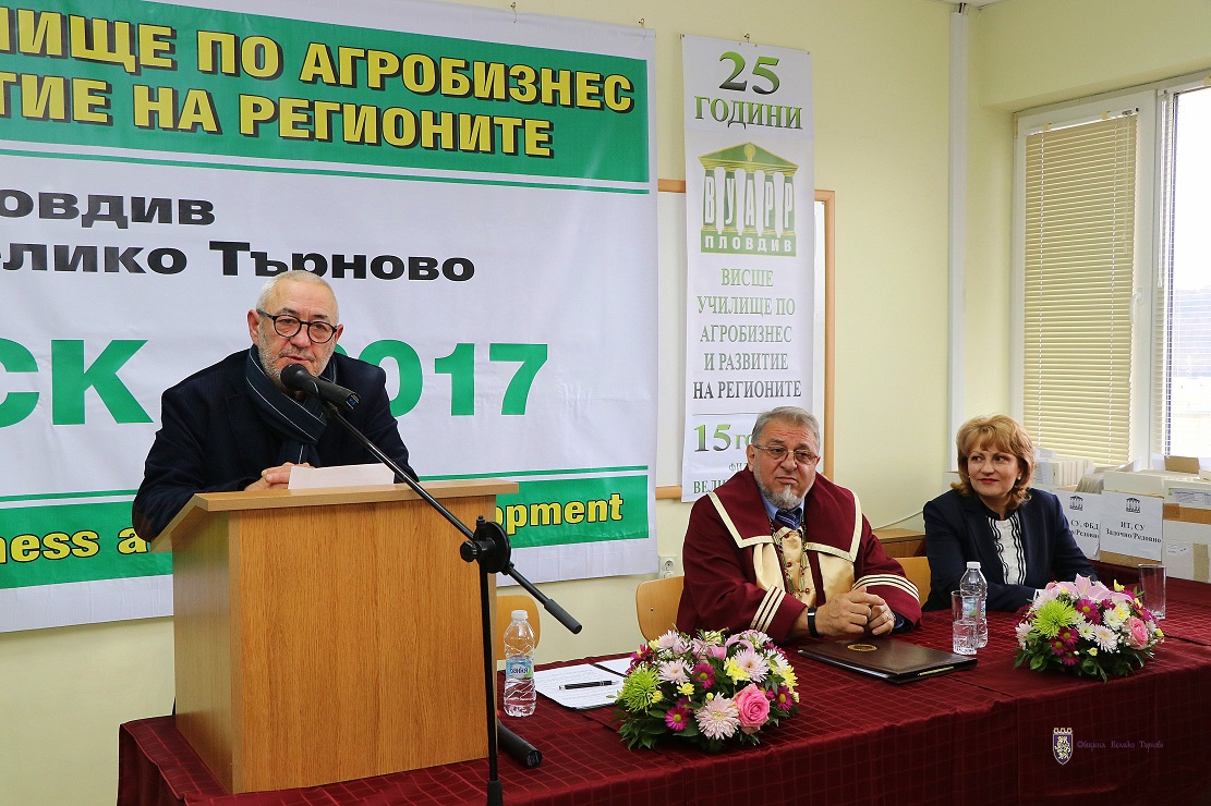 Над 300 великотърновски абсолвенти се дипломираха във Висшето училище по агробизнес и развитие на регионите