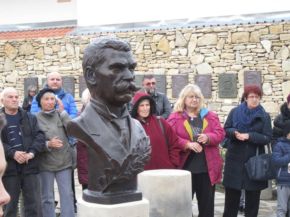 Паметник на Вазов откриха в Двора на кирилицата