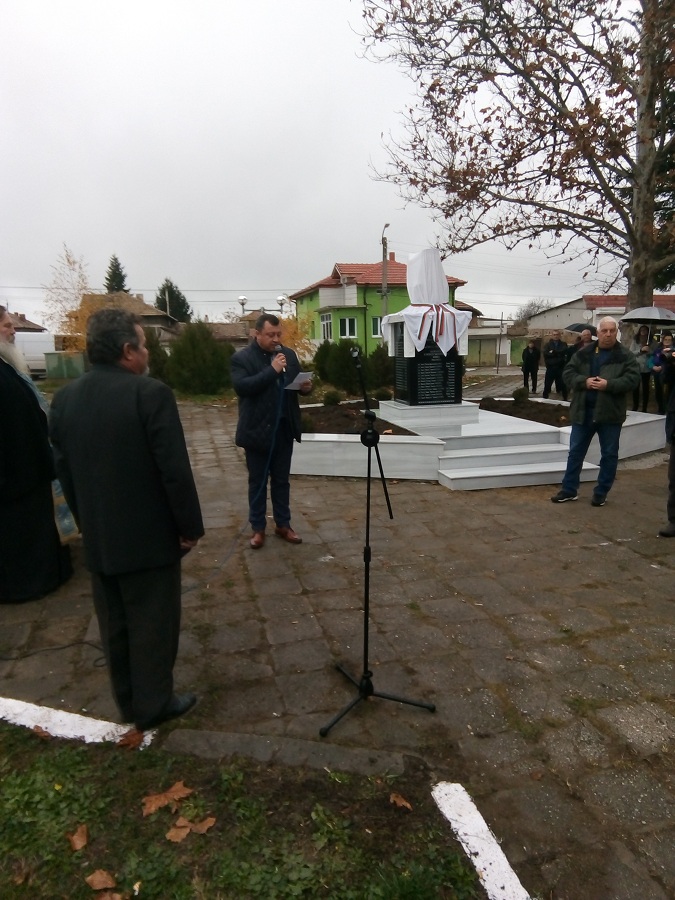 Откриха паметник на загиналите във войните в Павликенско
