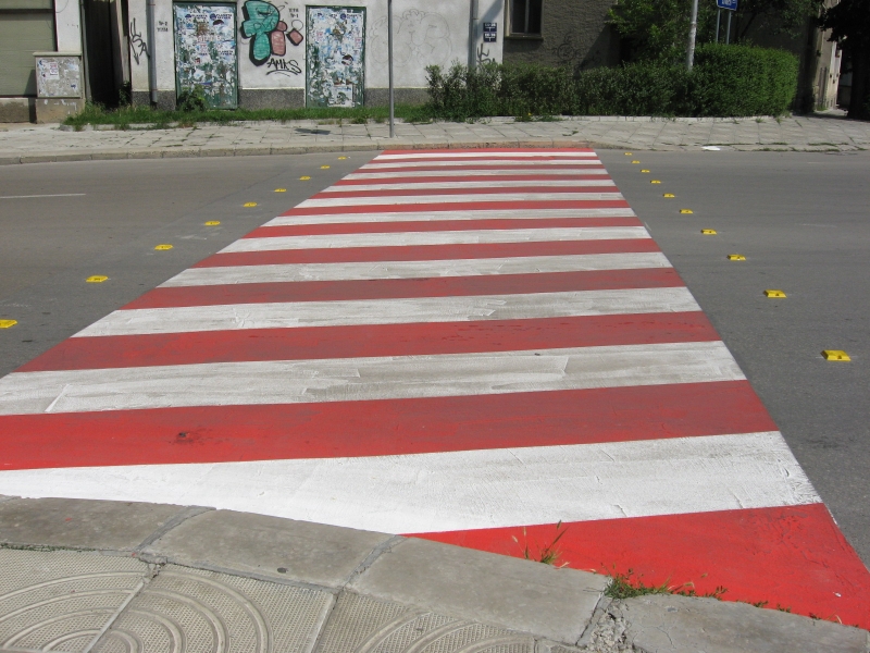 Кола блъсна мъж на пешеходна пътека в Лясковец