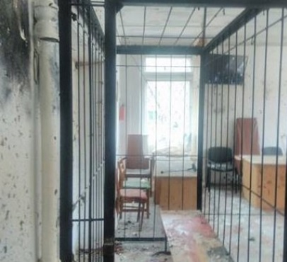 Баща на убит младеж загина, след като взриви гранати в съдебна зала в Украйна