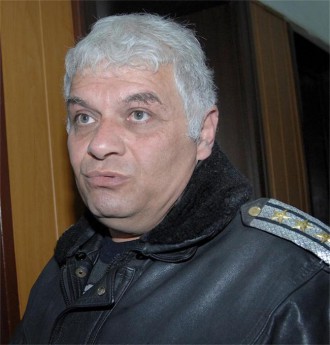 Двама подпалили джипа на директора на затвора в Пловдив