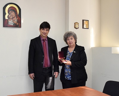 Златен почетен знак от ВСС за съдия от Търново