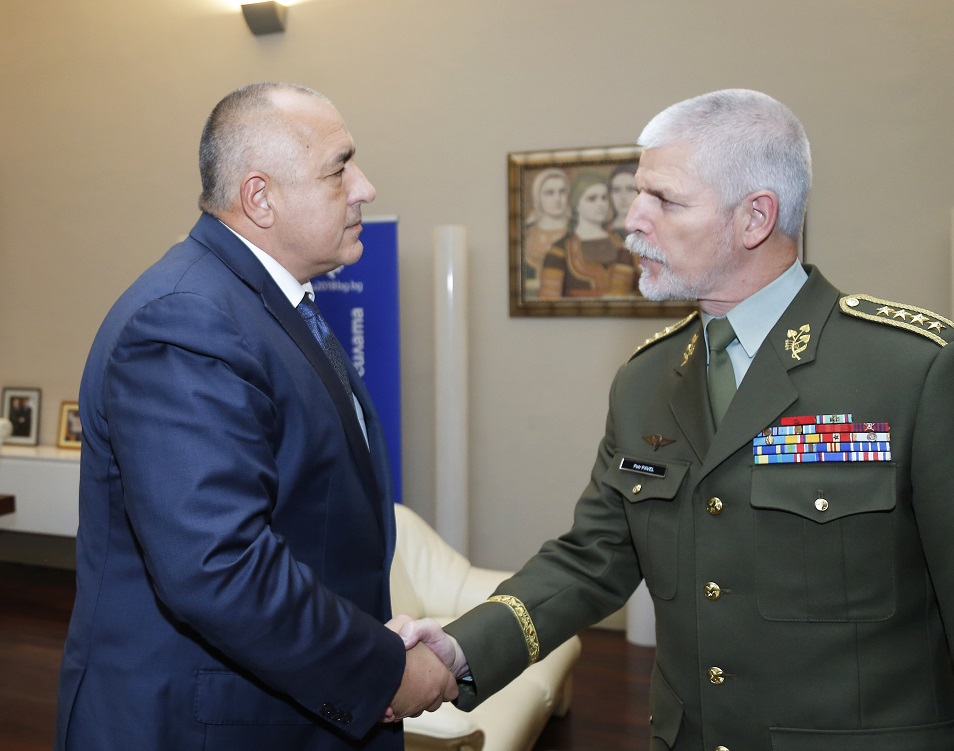 Борисов се срещна с шефа на Военния комитет на НАТО ген. Петър Павел