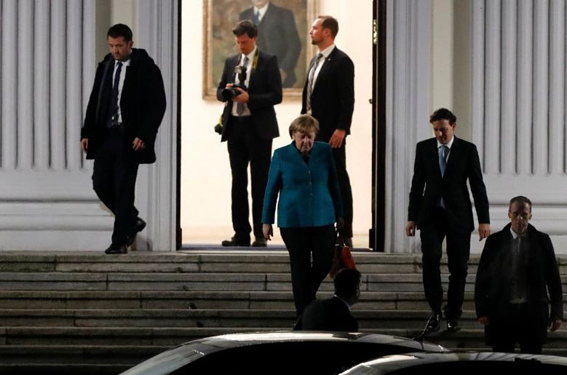 Шулц съгласен на преговори с десницата на Меркел