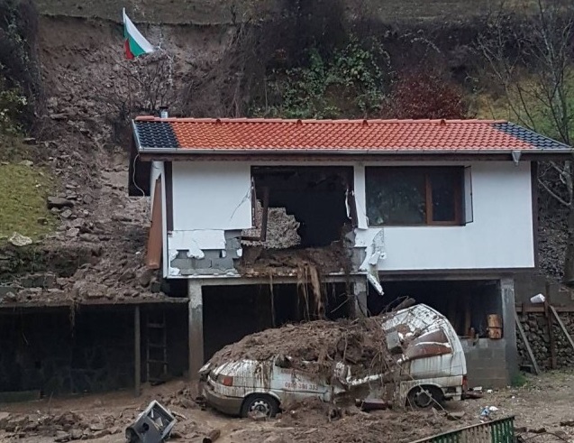 Ловна хижа се срути в Златоградско