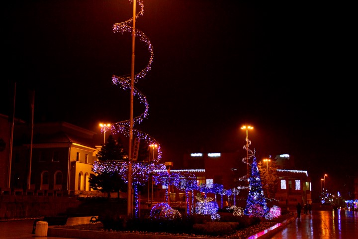 Дядо Коледа и Снежанка пристигнаха в Панагюрище