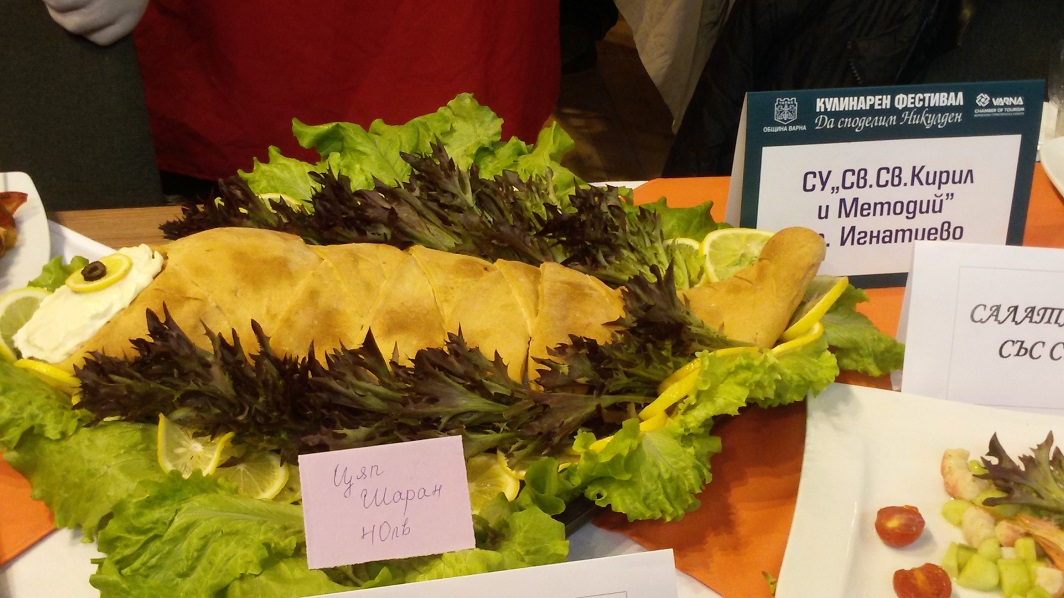 Кулинари изложиха рибни шедьоври на фестивала "Да споделим Никулден"