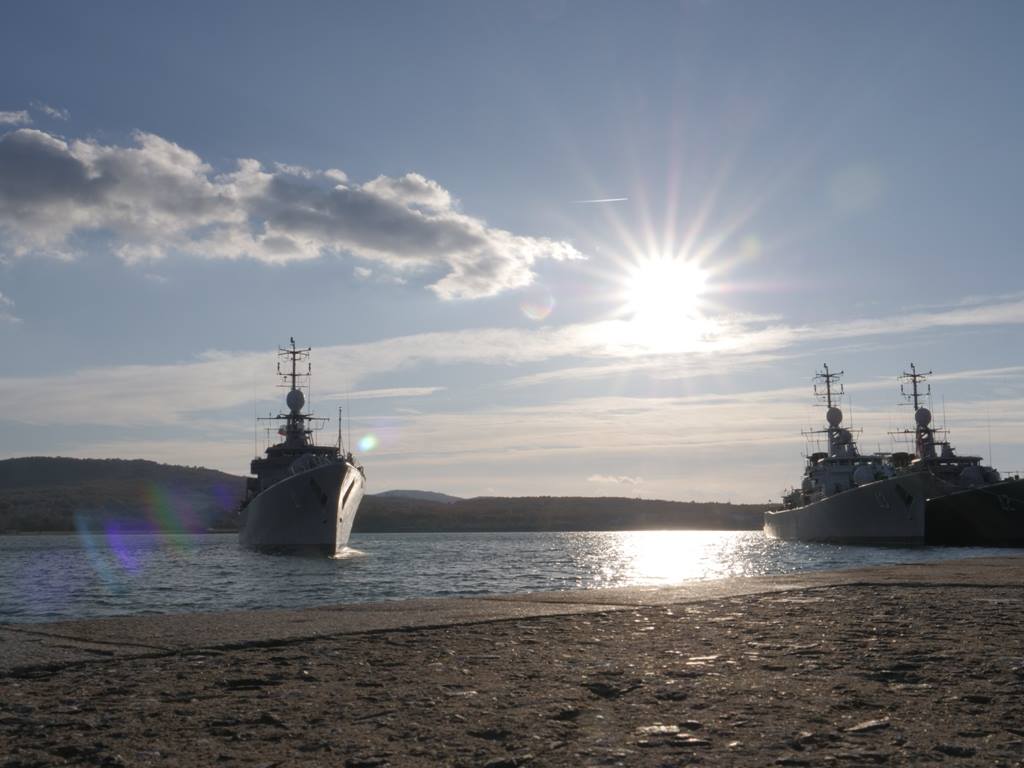 Бойният ни флот участва на Никулден в три града