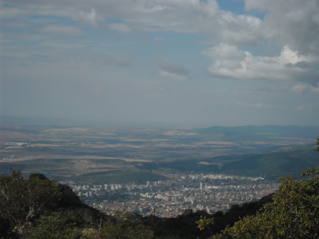 Погребалните фирми протестират срещу нови цени на гробищата в Сливен
