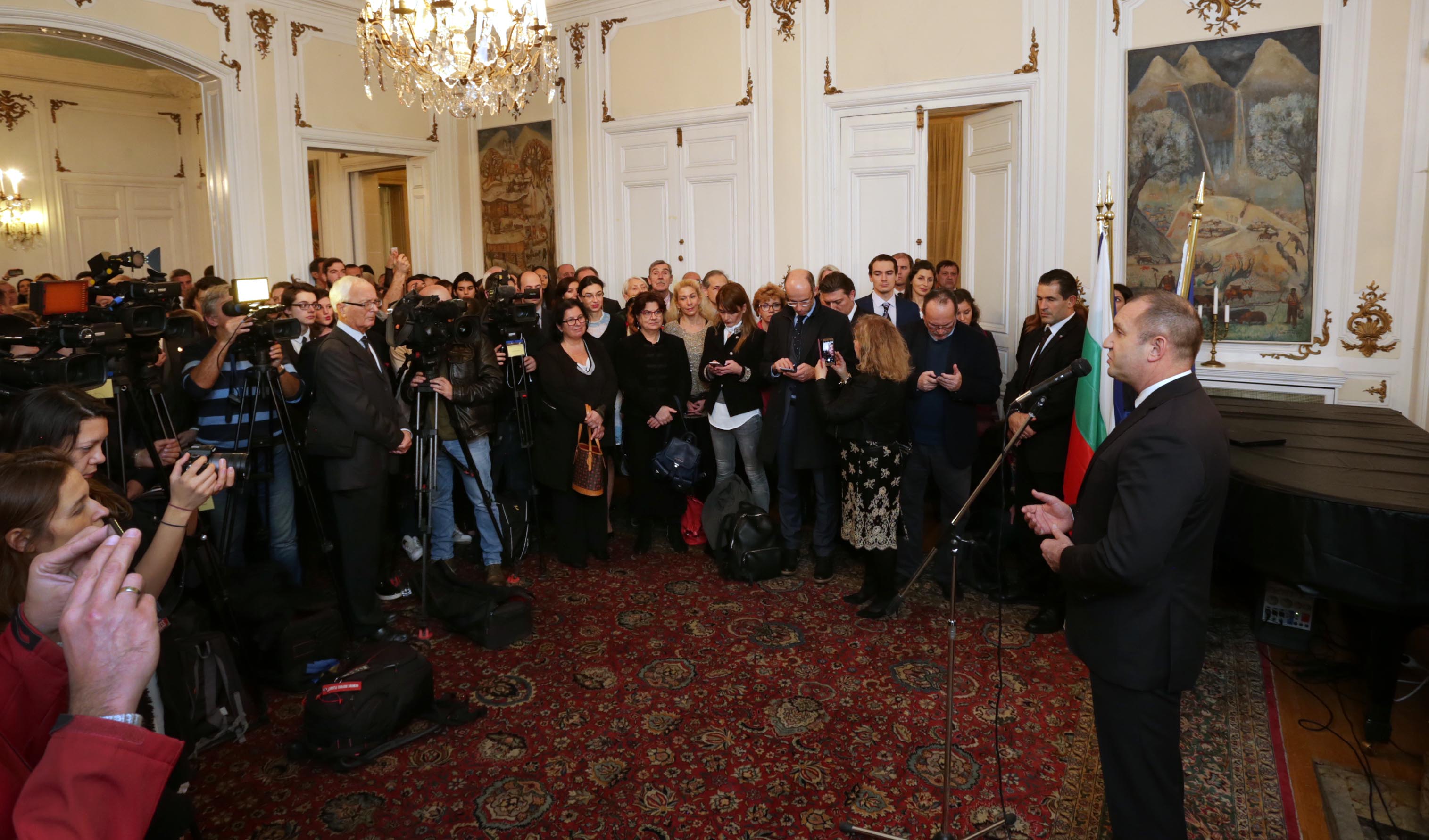 Държавният глава: Българската общност във Франция има голям принос за доверието в двустранните отношения