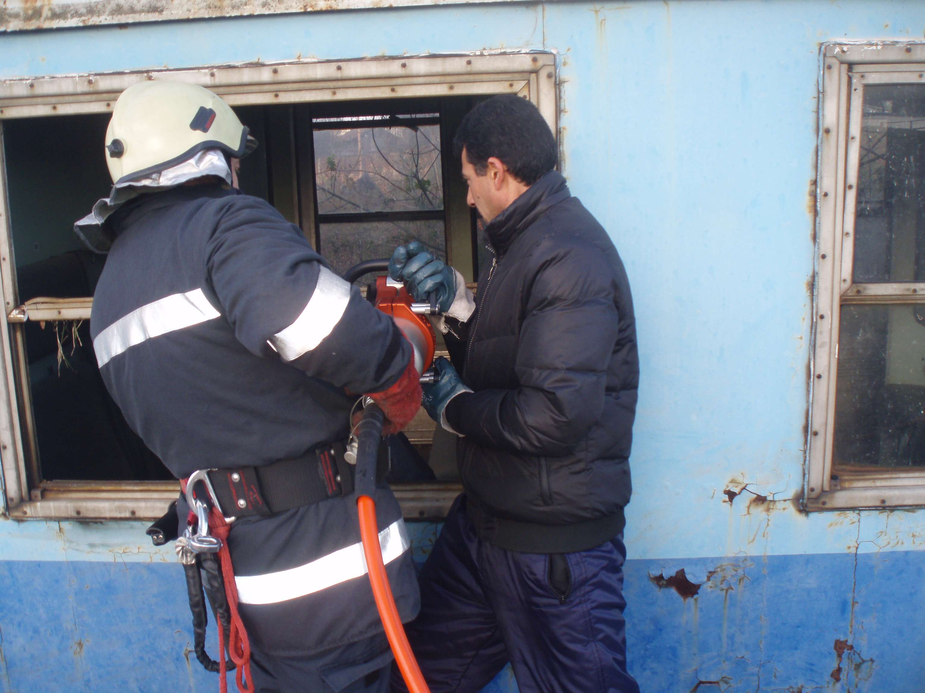 Доброволци „спасяваха” пострадали при учебна жп катастрофа