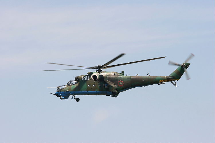 Работник пострада при изпитaния на военен хеликоптер на летище „Враждебна”