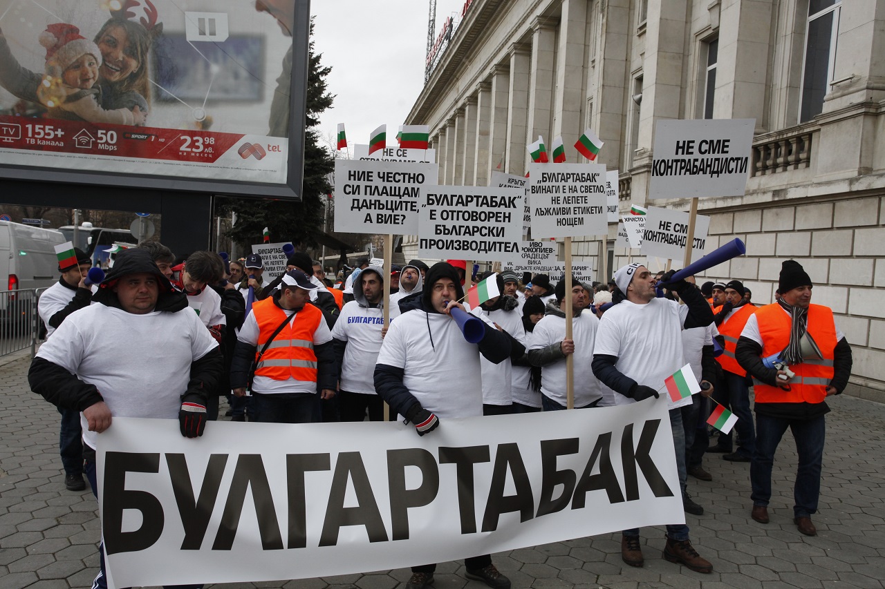 Служители на ”Булгартабак" излязоха на протест в защита на холдинга (СНИМКИ)