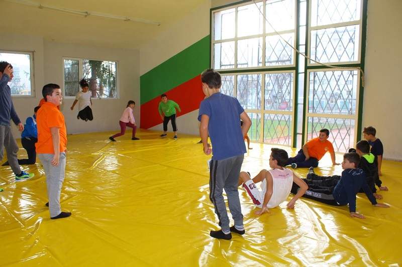 Дарители ремонтираха зала за борба