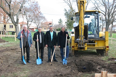 Кметът на Нова Загора направи първа копка на Дом на доброто