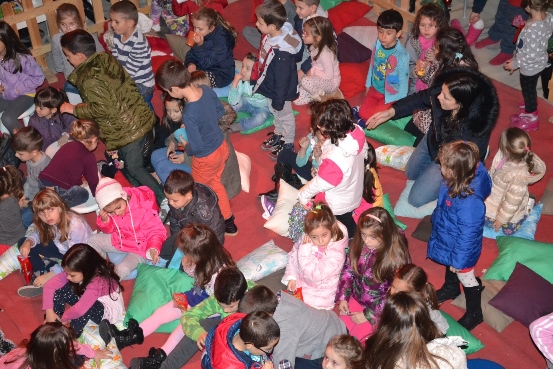 Благоевградската библиотека представя „Коледен дух“ и „Зимна приказка“