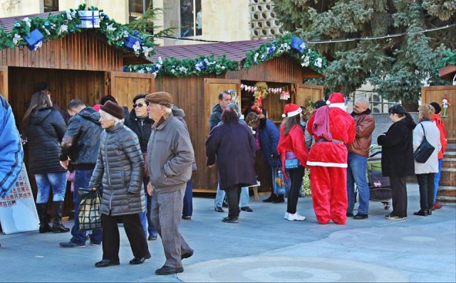Коледният базар в Панагюрище отвори врати