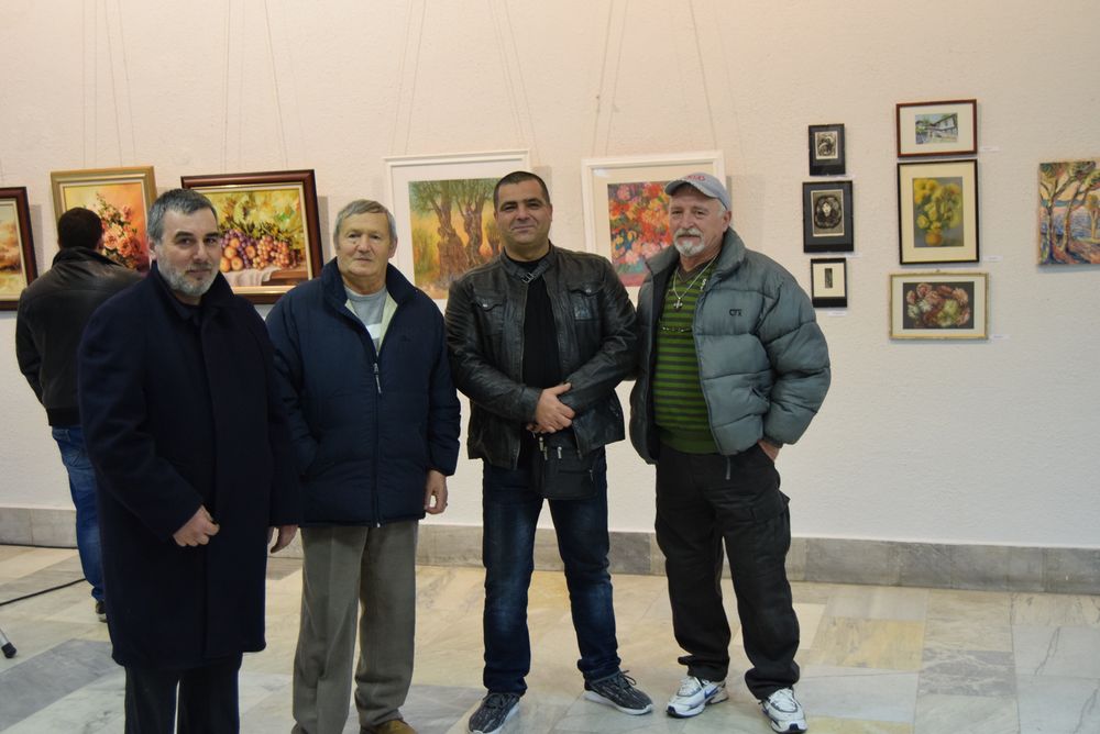 Коледна изложба откриха горнооряховските художници