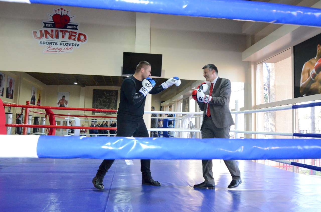 Обновена зала по бокс откриха в Пловдив