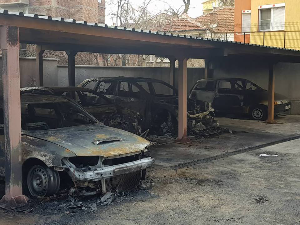 6 коли изгоряха при 2 пожара в Пловдив, вероятно става дума за умишлени палежи