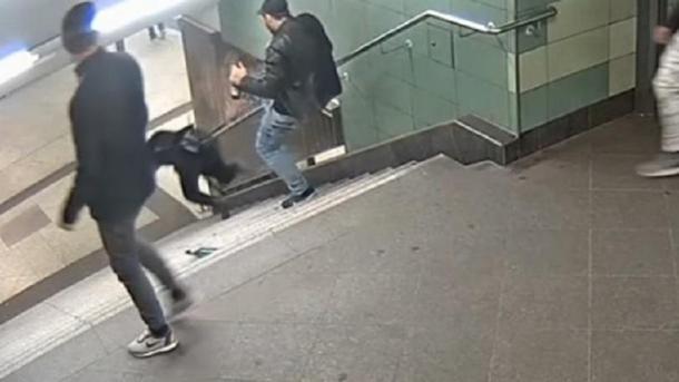 Българинът, ритнал жена в берлинското метро, е бил пребит в затвора