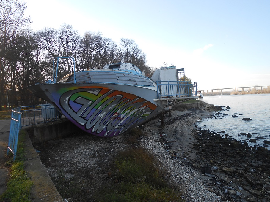 Продава на търг комсомолска „Комета”