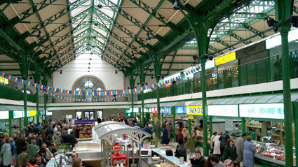 Брашно и кашкавал поскъпват, захарта поевтинява