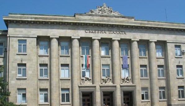 Арестуваха и обвиниха мъж за обир като по филмите на над 188 000 лв. от банка в Русе