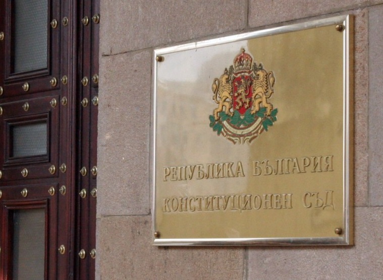 Конституционният съд даде ход на делото за оставката на Делян Добрев