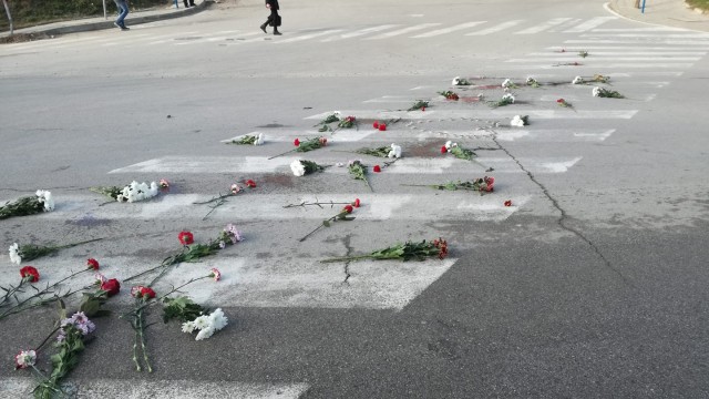 Отново блокираха пешеходната пътека в Благоевград, на която загина студентка