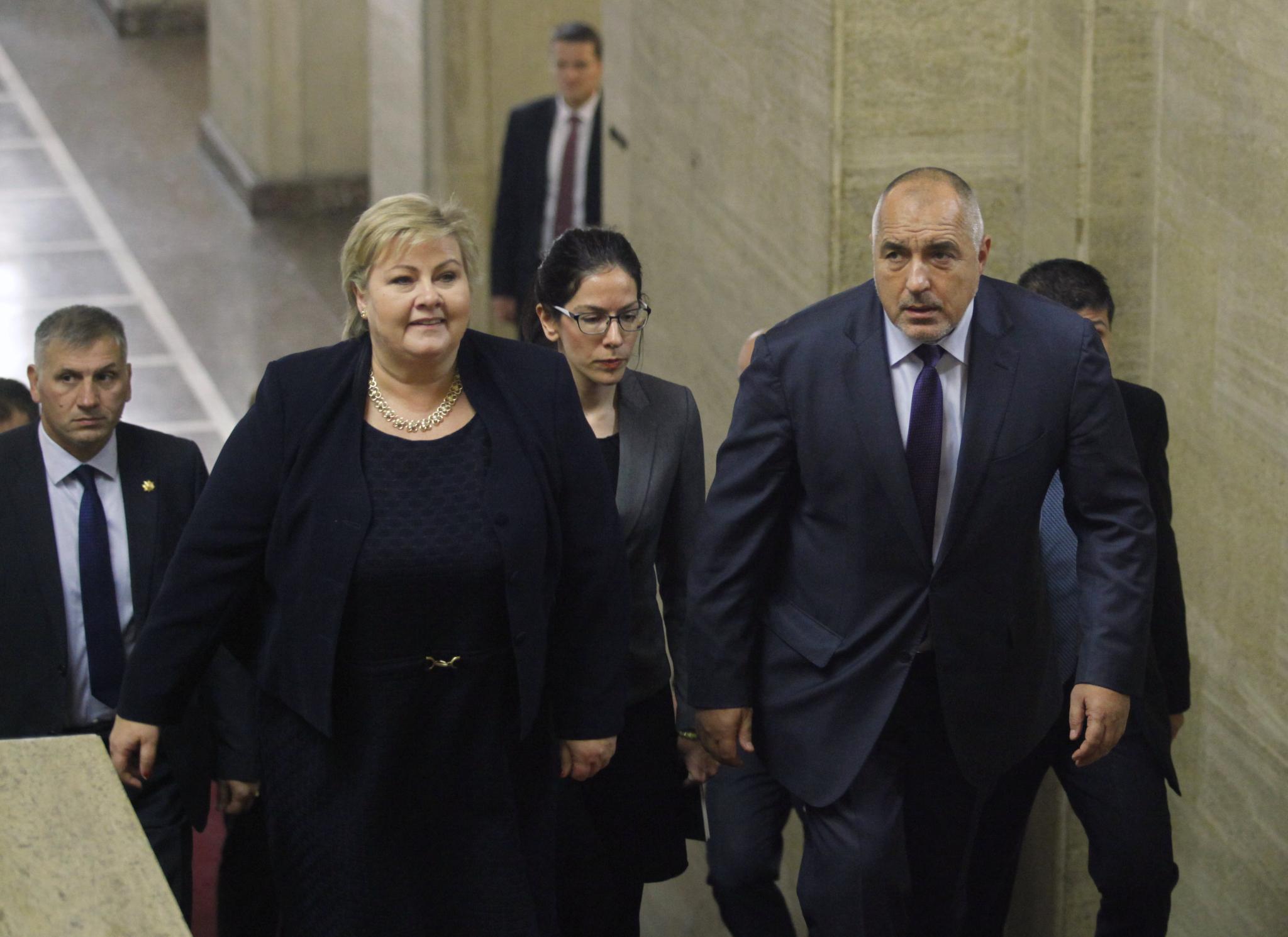 Длъжни сме да водим твърда външна политика