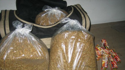 Гвардеец в група за нелегален алкохол