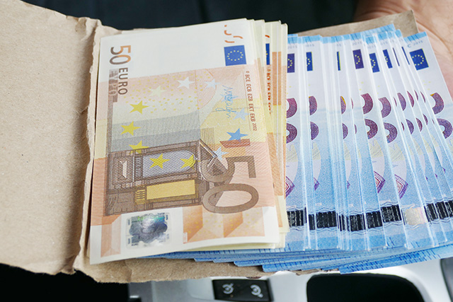 Румънското правителство взима заем от 8 млрд. евро заради увеличението на заплатите в бюджетния сектор