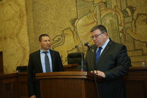 Цацаров прехвърля 10 тежки дела на следствието (обзор)