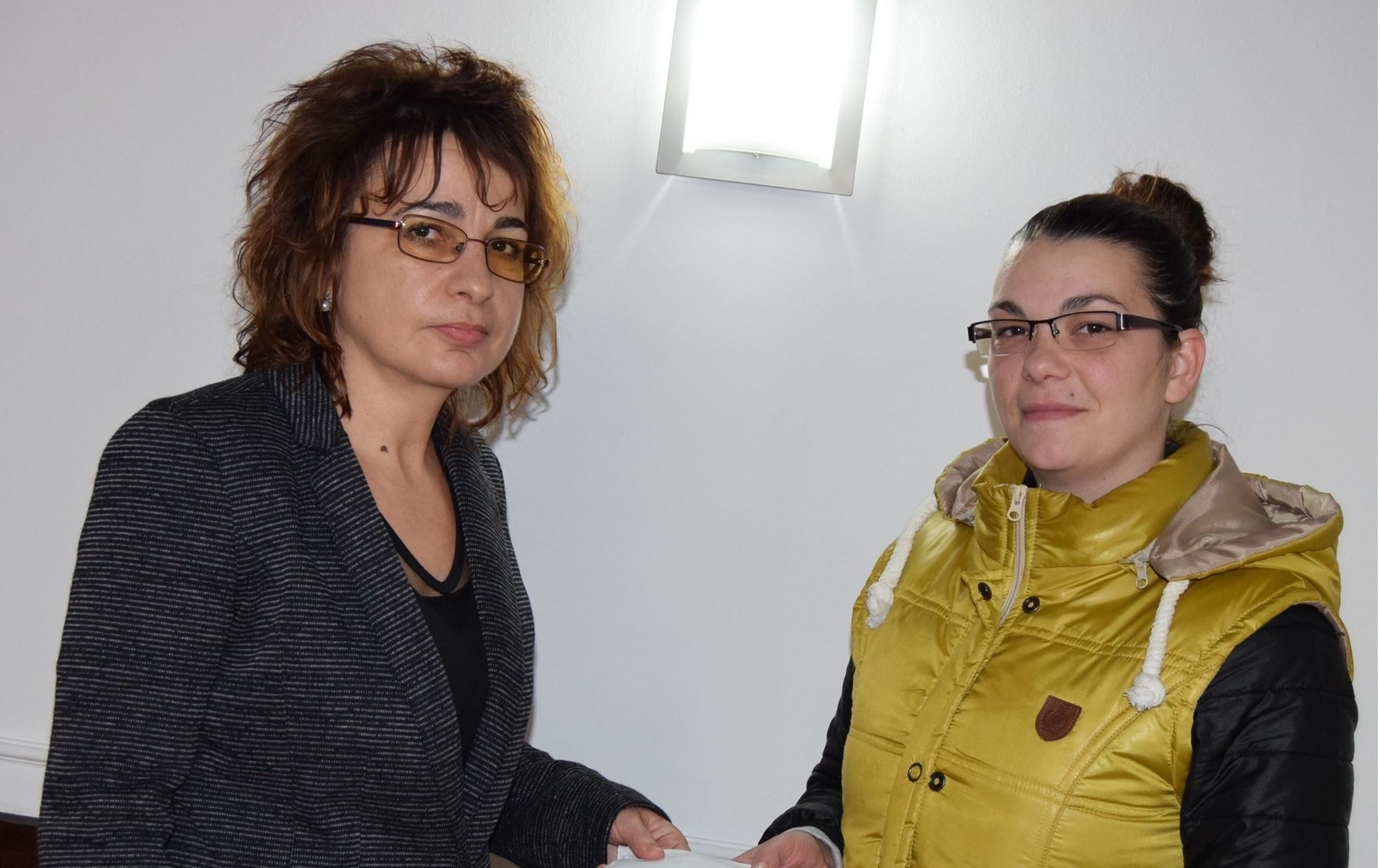 Депутати от ГЕРБ дариха 4000 лева за лечението на болен мъж от Горна Оряховица