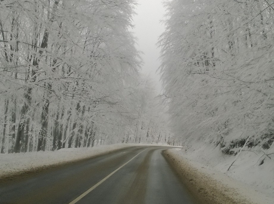 АПИ: През нощта се очаква снеговалеж, отложете пътуванията за сутринта