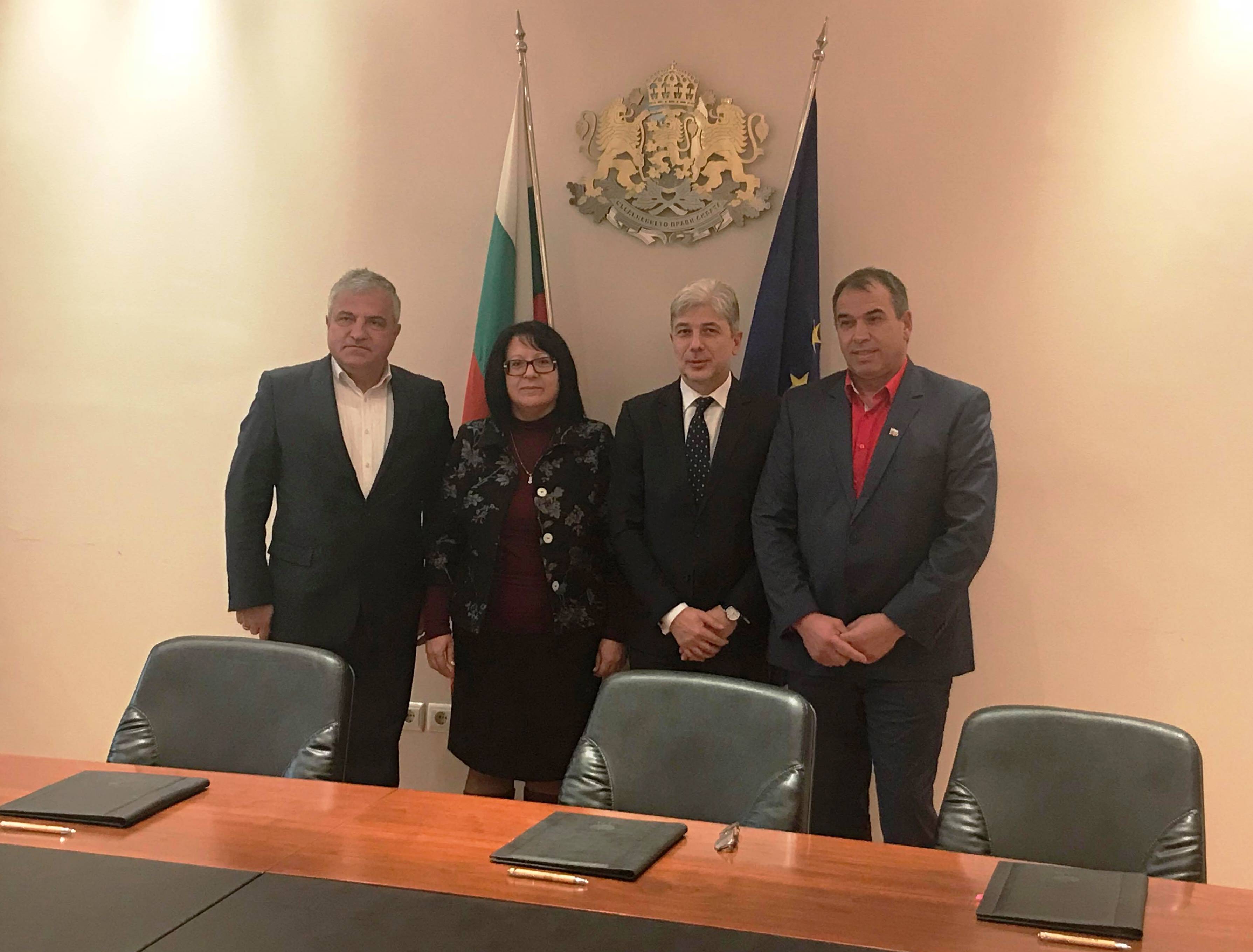 Три общини в Пиринско подписаха договор за изграждане на инсталация за отпадъци